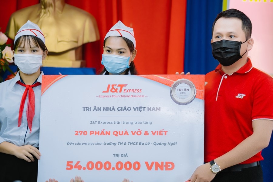 Thương hiệu vận chuyển quốc tế “nối dài tri thức, chuyển con chữ đến vùng cao” Quảng Ngãi