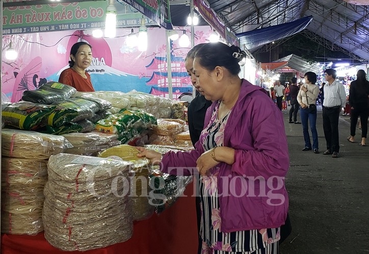 Đà Nẵng: Kích cầu tiêu dùng với chương trình giảm giá sâu tại Hội chợ hàng Việt da nang kich cau tieu dung voi chuong trinh giam gia sau tai hoi cho hang viet
