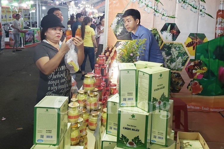 Đà Nẵng: Kích cầu tiêu dùng với chương trình giảm giá sâu tại Hội chợ hàng Việt da nang kich cau tieu dung voi chuong trinh giam gia sau tai hoi cho hang viet