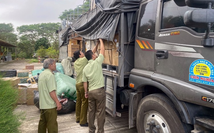 quang nam tam giu hon 1 tan hang hoa khong co hoa don chung tu