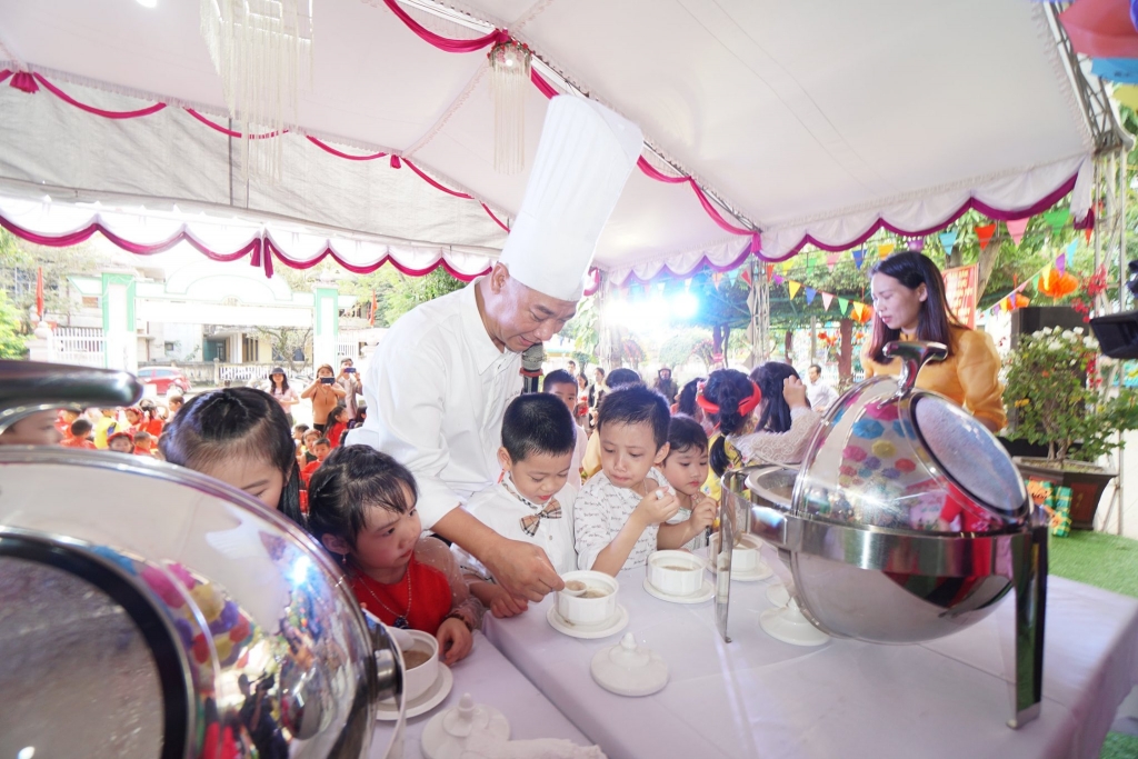 khi vua dau bep pham tuan hai ben duyen voi quang binh