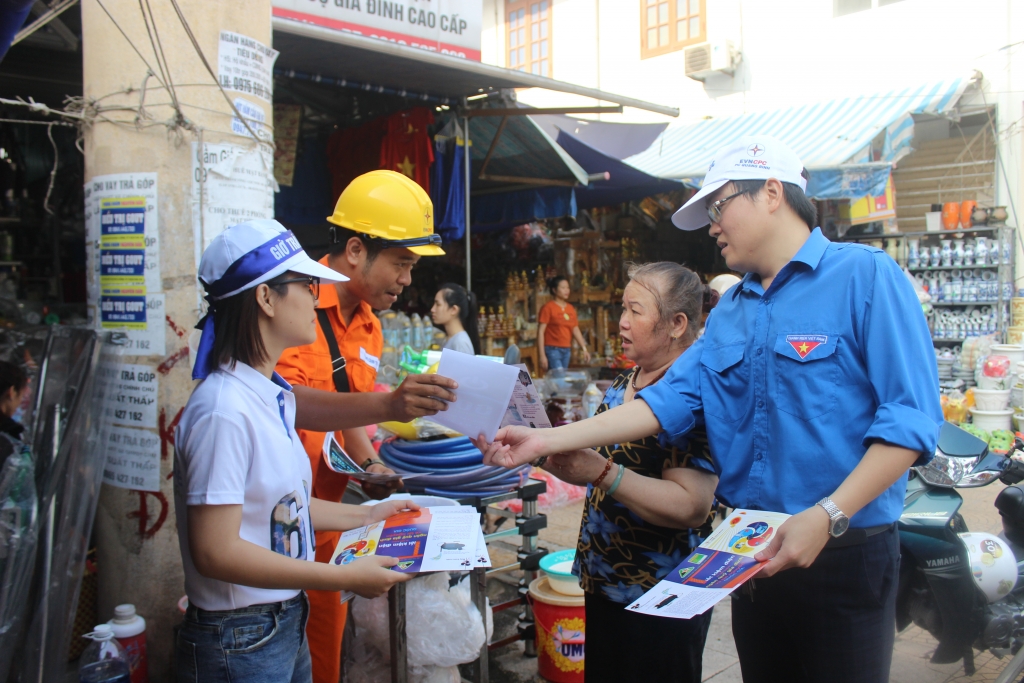 quang binh dap xe tuyen truyen huong ung chien dich gio trai dat 2019