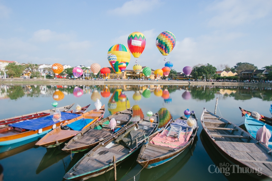 Rực rỡ sắc màu ngày hội khinh khí cầu tại Hội An