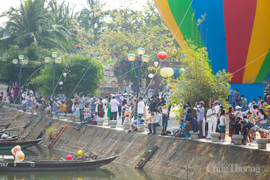 Rực rỡ sắc màu ngày hội khinh khí cầu tại Hội An