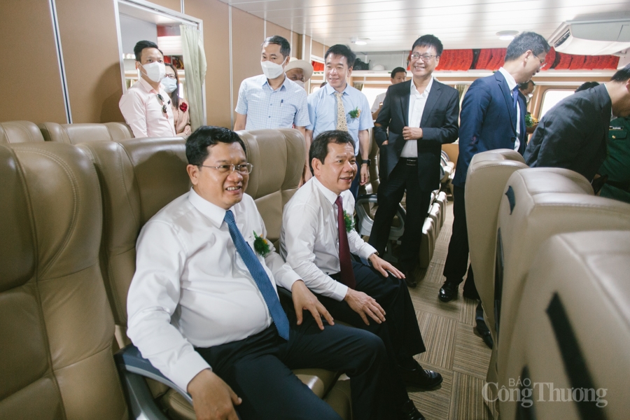 Chính thức đưa vào khai thác tuyến vận tải thuỷ từ bờ ra đảo Đà Nẵng - Lý Sơn Chính thức đưa vào khai thác tuyến vận tải thuỷ từ bờ ra đảo Đà Nẵng - Lý Sơn