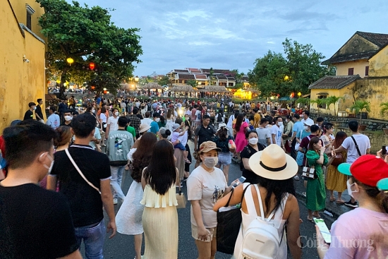 hon 200 nghin luot khach den quang nam dip le 304 va 15