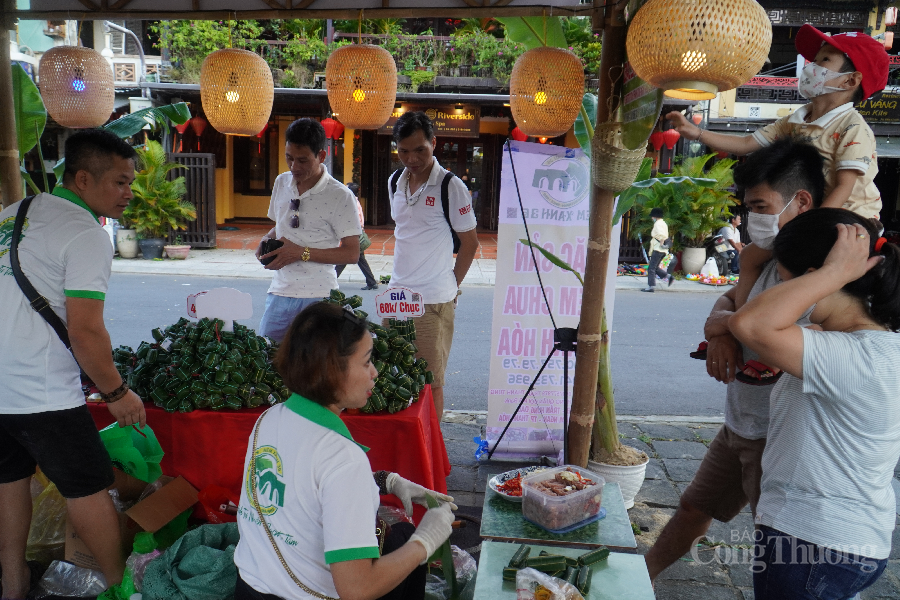 Ông Lê Bá Đạt, Phó Trưởng phòng Kế hoạch – tổng hợp Sở Công Thương Thanh Hóa cho biết, khi đến với TP. Hội An, tỉnh Thanh Hóa và các nghệ nhân mong muốn kết nối, quảng bá thương hiệu cho làng nghề truyền thống của tỉnh nhà và giao lưu và học hỏi kinh nghiệm với các địa phương