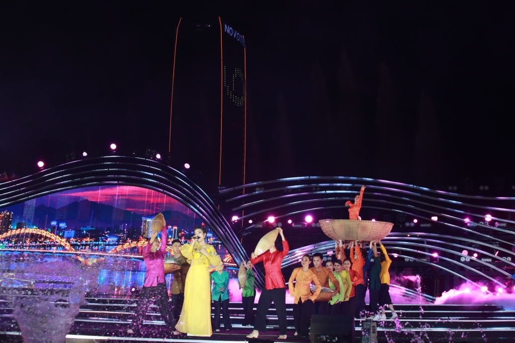 khai ma c le hoi phao hoa quoc te da nang 2019 cau chuyen cua dong song ghi dau dam net trong long khan gia