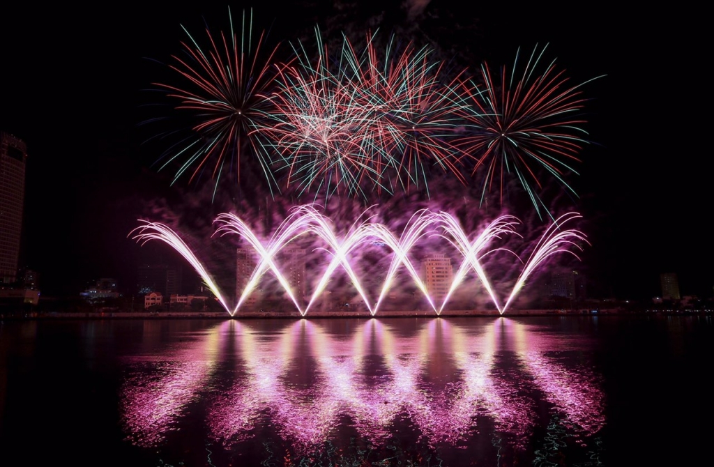 khai ma c le hoi phao hoa quoc te da nang 2019 cau chuyen cua dong song ghi dau dam net trong long khan gia
