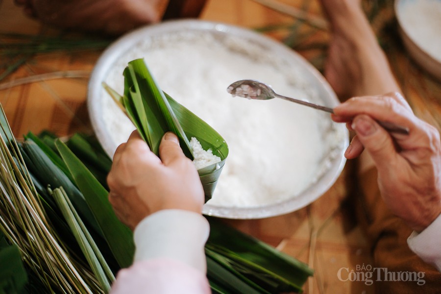 Quảng Nam: Làng bánh ú tro tất bật dịp Tết Đoan Ngọ