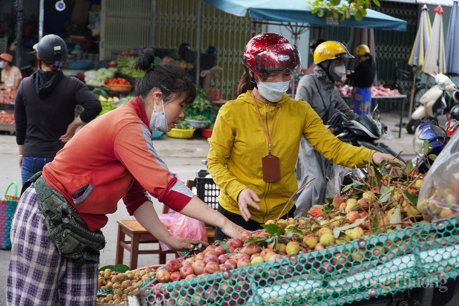 Đà Nẵng: Sôi động thị trường Tết Đoan ngọ