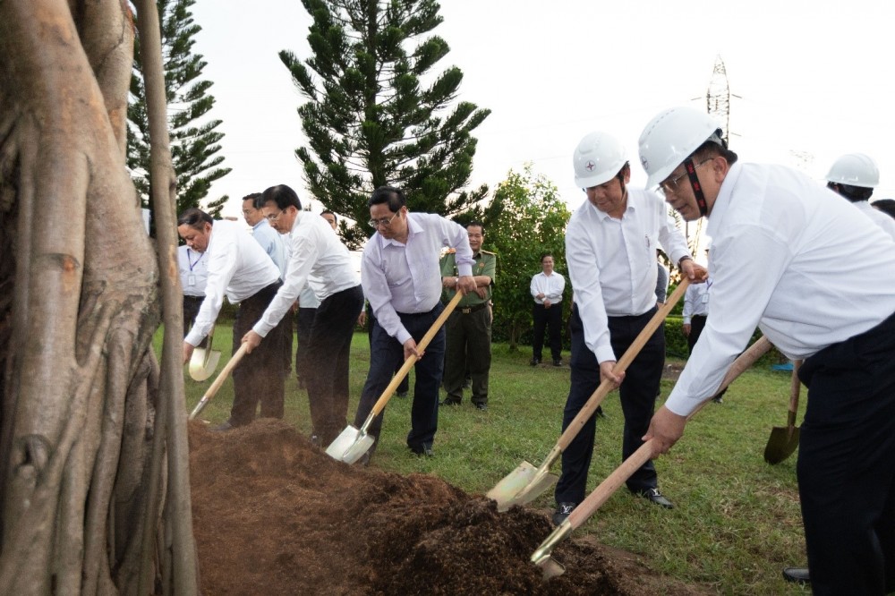 Thủ tướng Phạm Minh Chính đến thăm và làm việc với Tổng Công ty Phát điện 2