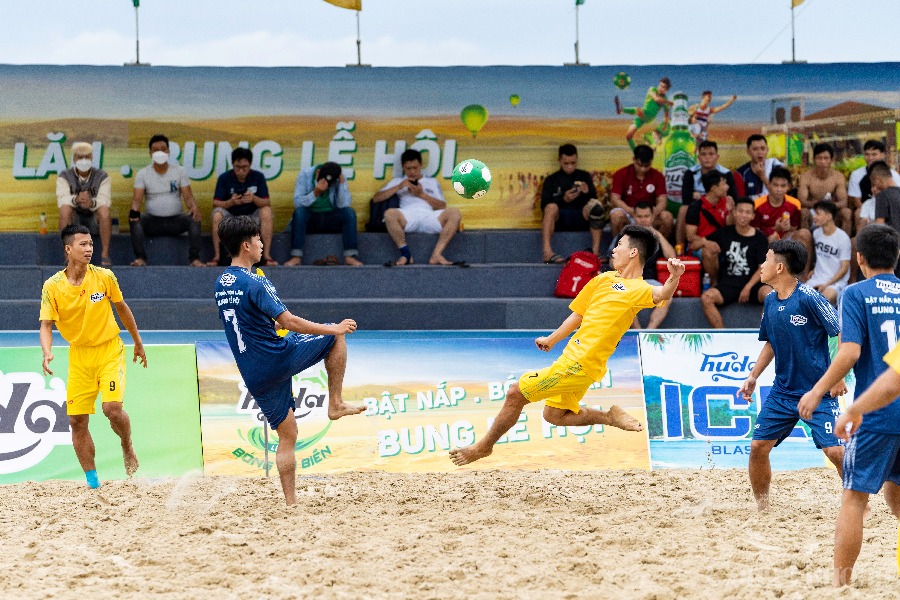 da nang soi dong cung le hoi bong da bien huda 2022