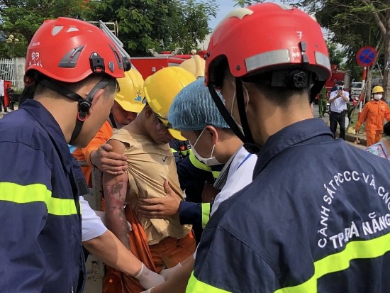 Đà Nẵng: Cứu thành công một người bị điện giật khi trèo lên cột điện