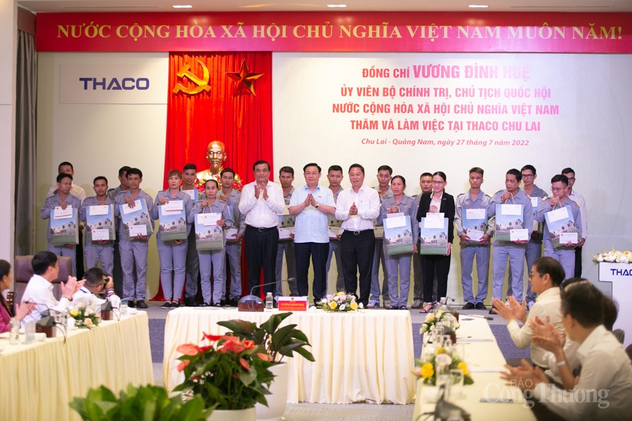 Chủ tịch Quốc hội thăm và làm việc với Tập đoàn THACO: Cần tham gia sâu rộng vào chuỗi giá trị khu vực và toàn cầu, gia tăng thương hiệu quốc gia