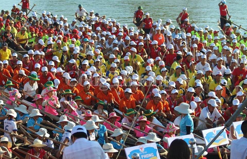 boi dua thuyen truyen thong net dep van hoa tren que huong dai tuong