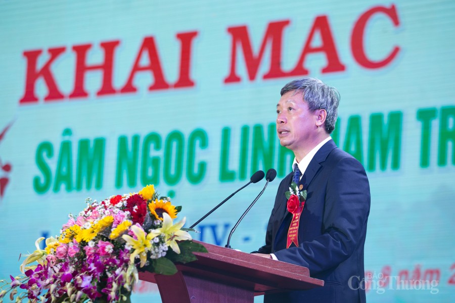 Quảng Nam: Lễ hội sâm Ngọc Linh thu hút đông đảo người dân và du khách Quảng Nam: Lễ hội sâm Ngọc Linh thu hút đông đảo người dân và du khách