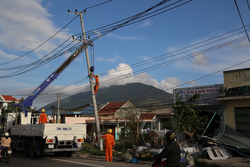 Khắc phục hậu quả cơn bão số 12: EVN CPC huy động tổng lực