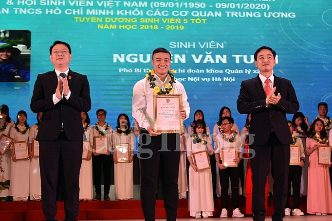 tuyen duong 50 sinh vien 5 tot khoi cac co quan trung uong