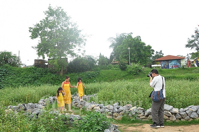 thung lung hoa nhat tan nhon nhip hoat dong vui choi ngay le