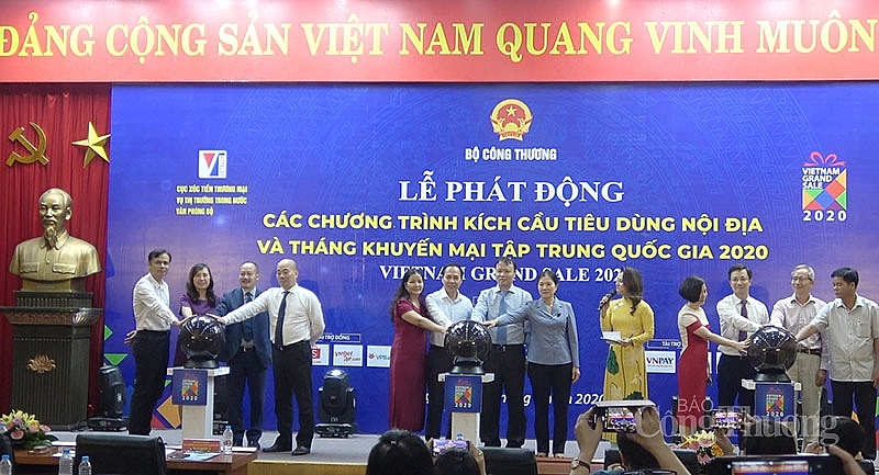 thang 7 nguoi tieu dung co the huong chuong trinh khuyen mai den 100