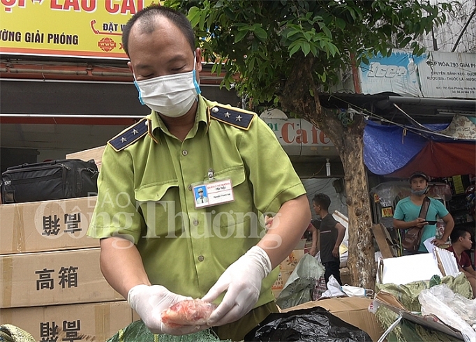 Hà Nội: Chặn đứng lượng lớn thực phẩm nhập lậu từ Trung Quốc