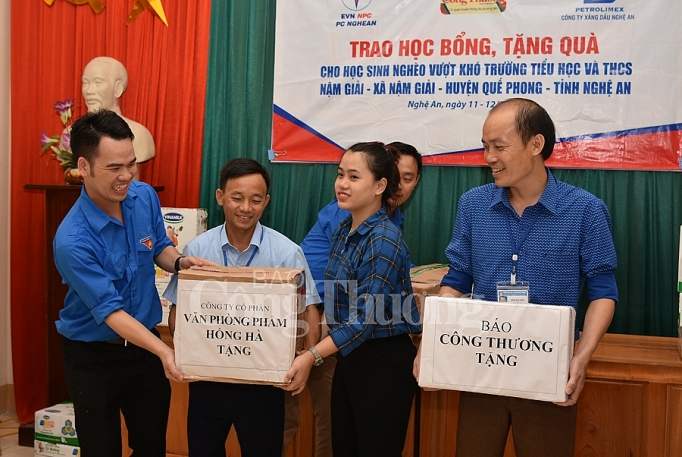 bao cong thuong mang trung thu den hoc sinh ngheo vung bien