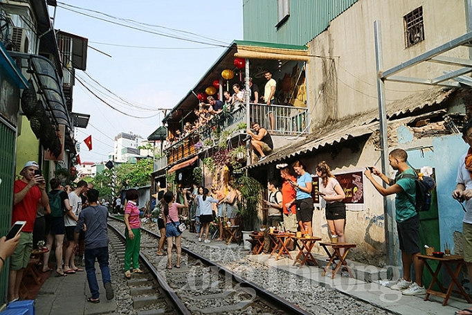 cafe duong tau van dong khach sau khi bi quyet dinh xoa so khoi ha noi