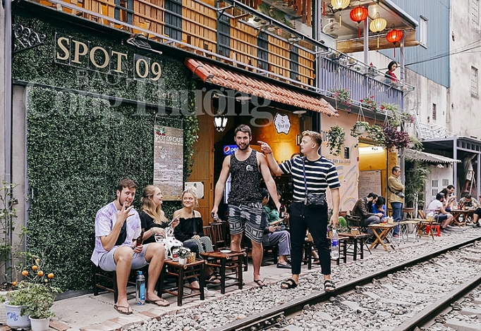 cafe duong tau van dong khach sau khi bi quyet dinh xoa so khoi ha noi