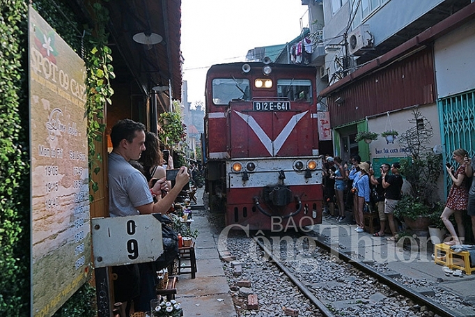 cafe duong tau van dong khach sau khi bi quyet dinh xoa so khoi ha noi