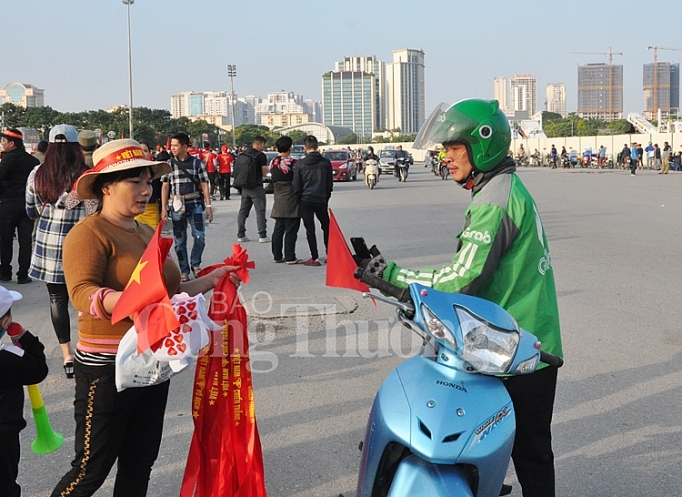 co dong vien dot chay khong khi tai san my dinh truoc gio bong lan