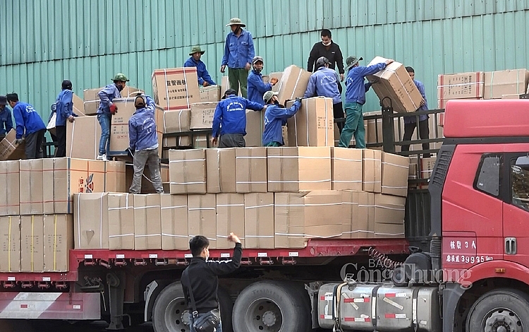 Xuất nhập khẩu hàng hóa dịp Tết Tân Sửu 2021 tăng mạnh