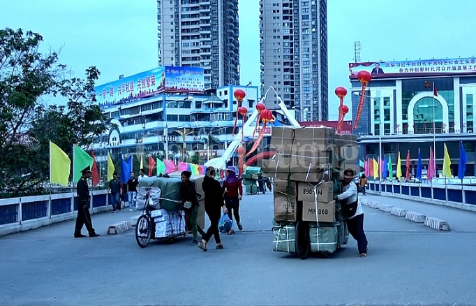 xuat nhap khau qua lao cai chu trong phuong thuc chinh ngach