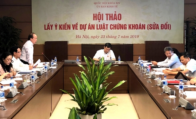 sua luat chung khoan tang tham quyen cho uy ban chung khoan nha nuoc