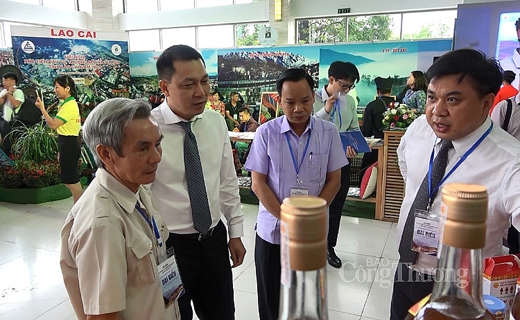 Lào Cai: Cam kết tăng cường hỗ trợ doanh nghiệp