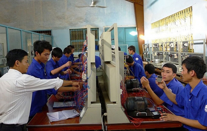 adb ho tro viet nam cai thien giao duc nghe nghiep