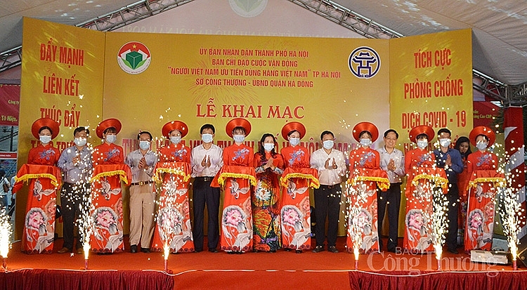 lễ cắt băng