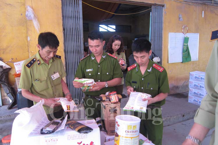 Hà Nội: Thu giữ nhiều loại thực phẩm bẩn