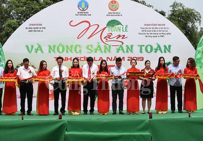 dua trai man va nong san an toan tinh son la ve ha noi