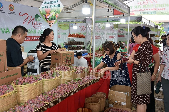 dua trai man va nong san an toan tinh son la ve ha noi