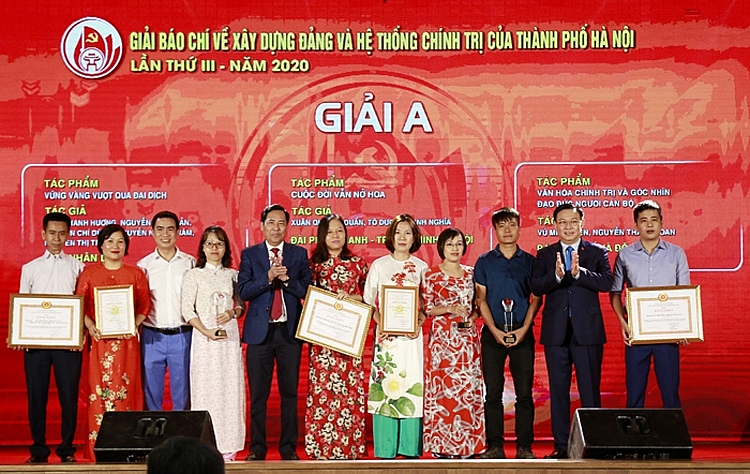 4042-ha-noi-trao-2-giai-thuong-bao-chi