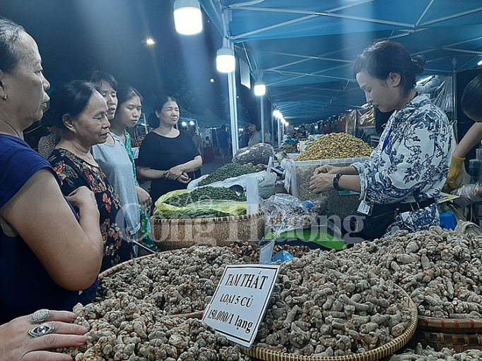 dong dao nguoi dan thu do tham gia phien cho quang ba gioi thieu ket noi giao thuong san pham ocop