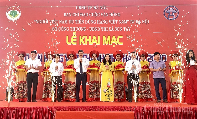 1116-cat-bang-khai-mac-tuan-hang-viet-tp-ha-noi-tai-thi-xa-son-tay