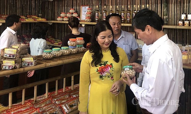 1607-san-pham-ocop-bay-ban-tai-diem-gioi-thieu-quang-ba-san-pham-ocop