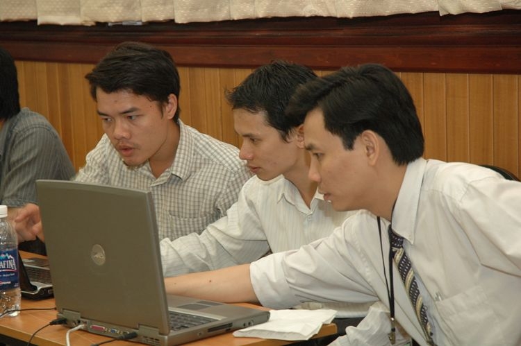 nen xay dung he thong khieu nai dien tu