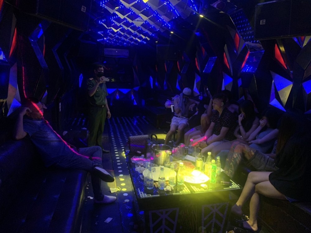 Công an tỉnh Vĩnh Phúc: Bắt giữ 26 đối tượng sử dụng ma tuý trong 2 quán karaoke