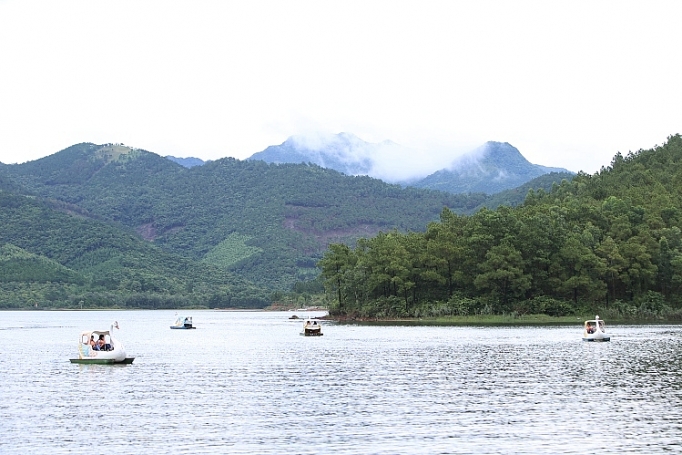 thi xa dong trieu day manh phat trien du lich tam linh dac sac