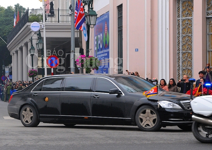 nguoi dan ha noi hao huc chao don chu tich trieu tien kim jong un