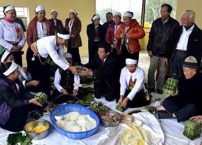 goi banh chung xanh cung nguoi ngheo an tet 2019