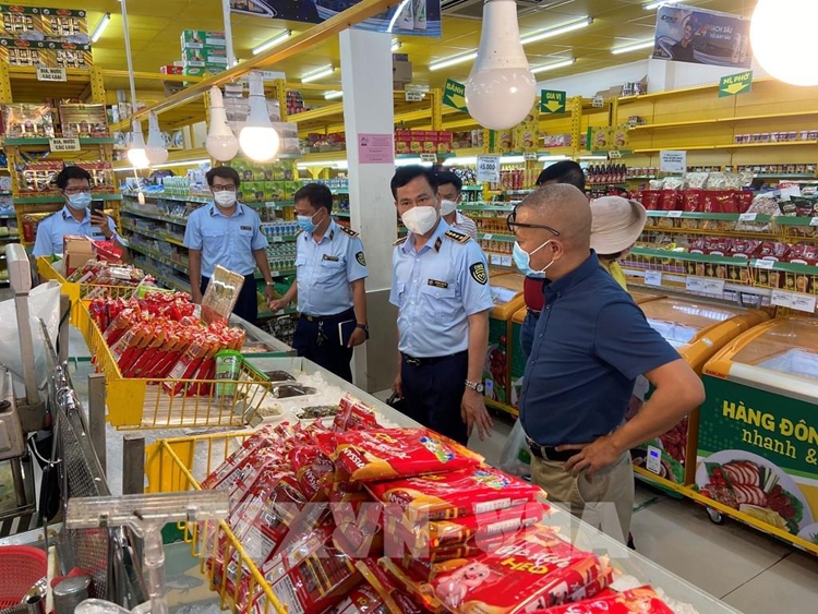 Quyết liệt ngăn chặn hàng giả, hàng nhái